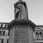 Domus Nova Palace - Italian Homing Pensionat