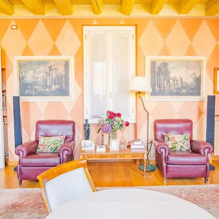 Domus Nova Palace - Italian Homing 2* Verona