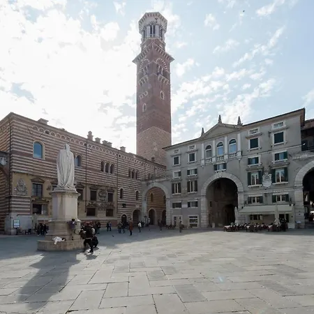 Domus Nova Palace - Italian Homing Guest house
