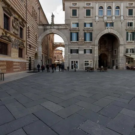 Domus Nova Palace - Italian Homing Guest house 2*
