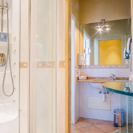 Domus Nova Palace - Italian Homing Guest house 2*