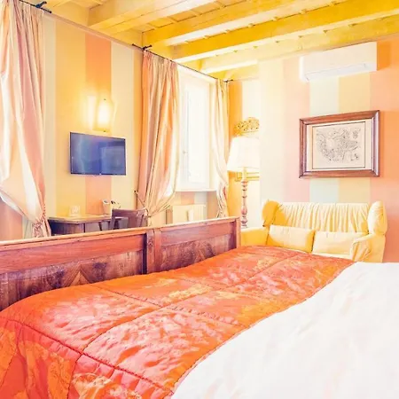 Domus Nova Palace - Italian Homing 2* Verona