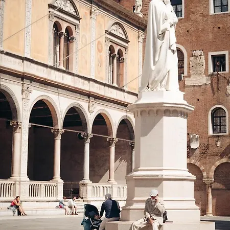 Domus Nova Palace - Italian Homing Guest house Verona