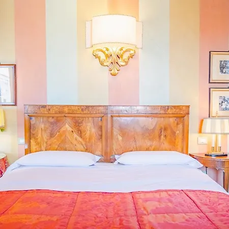 Domus Nova Palace - Italian Homing Pensionat 4*