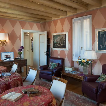 Domus Nova - Italian Homing Affittacamere Verona
